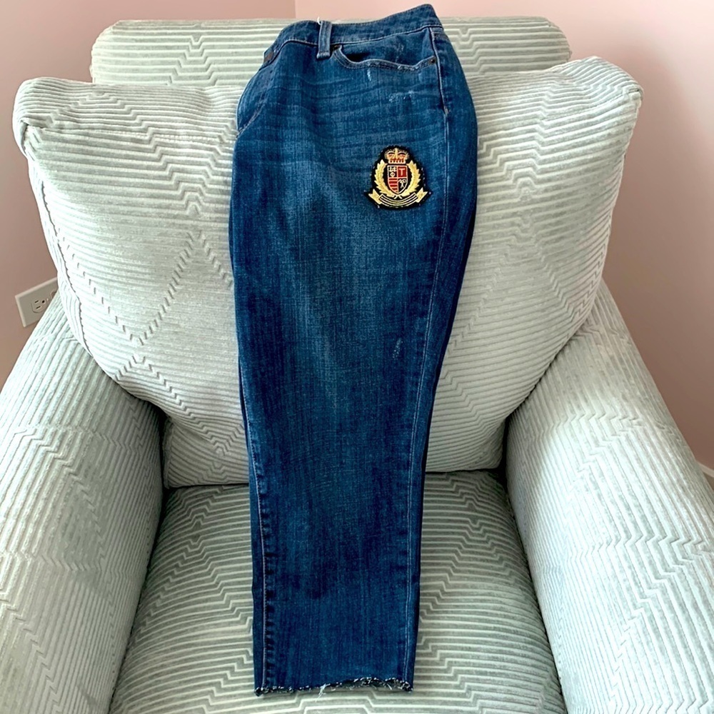Talbots 5 Pocket, Slightly Distressed/Frayed Girlfriend Jeans w/Crest. Size 8
